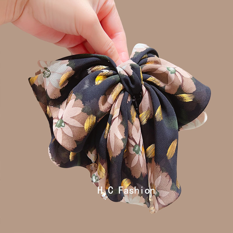 The new French retro floral bow clip is elegant and stylish, adding volume to the back of the head in a ponytail bun details Picture