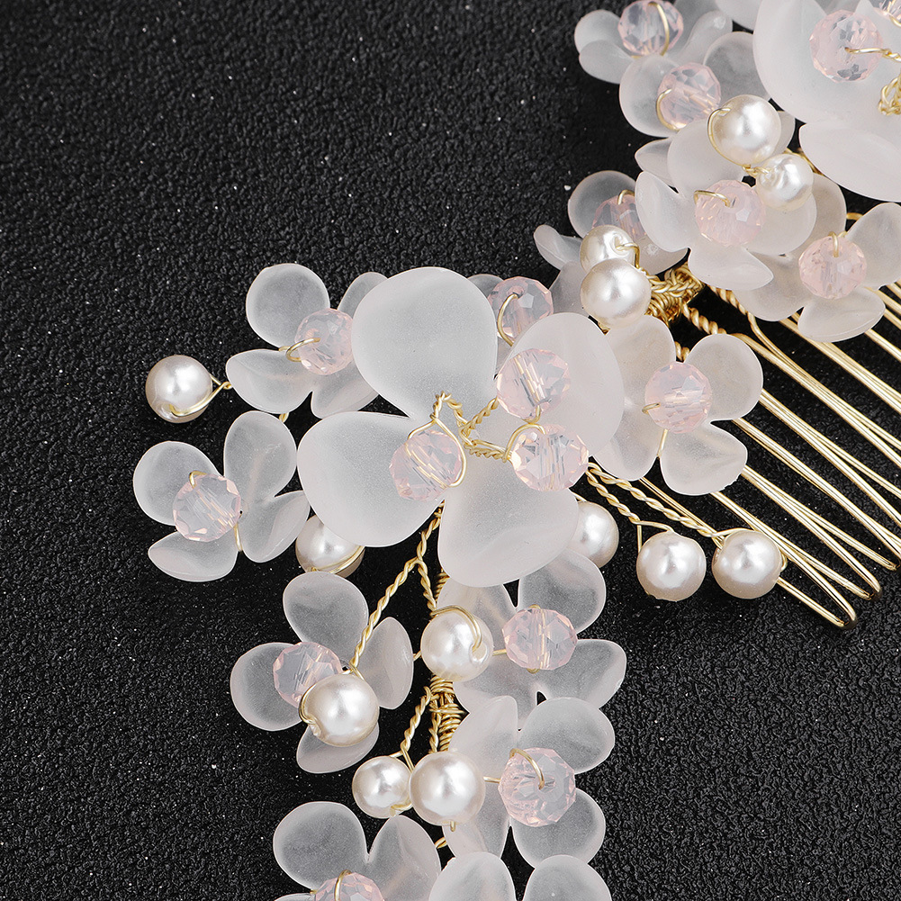 miallo original design accessories: Bride's hair comb, beautiful handcrafted crystal insert comb, photography and makeup hair accessories, headwear Application Scenario