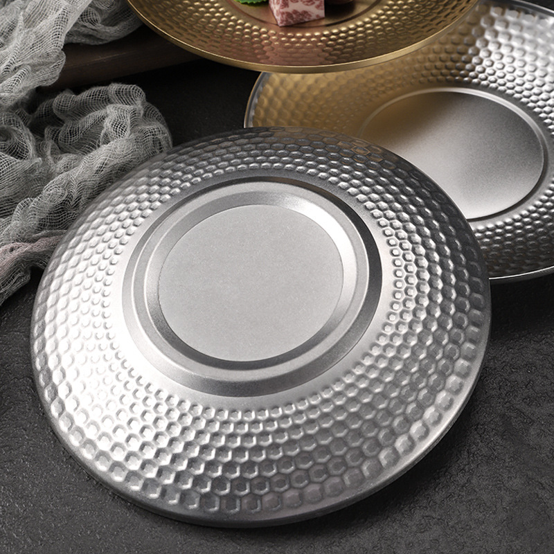 Creative hammer-patterned 304 stainless steel plate, household fruit plate, double-layer insulated vegetable plate, golden snack, dessert and cake plate Application Scenario