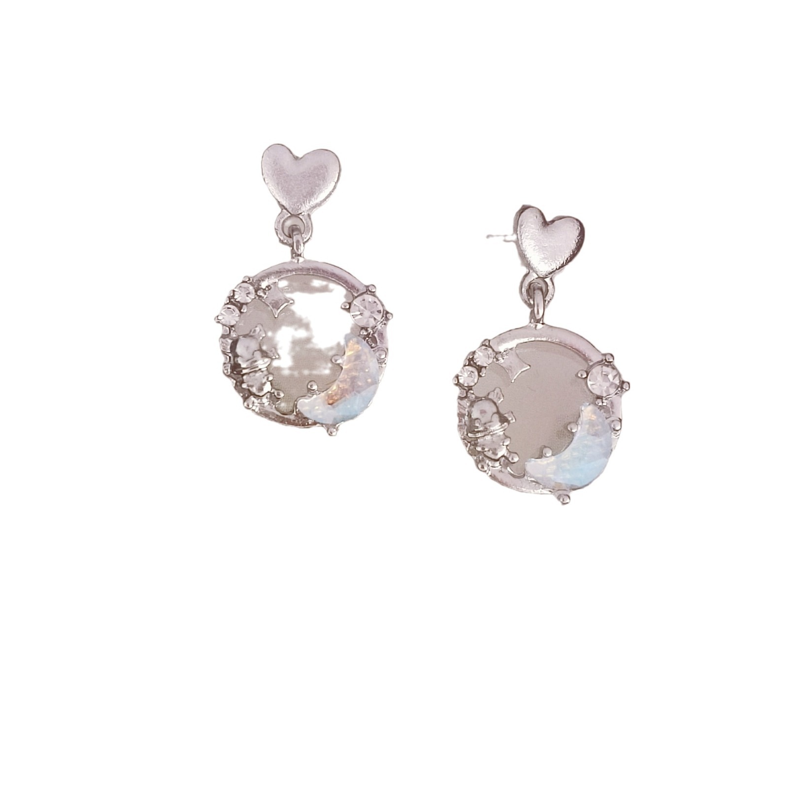 Little Cute Dragon ~ Cartoon cute and versatile dragon heart-shaped stud earrings, ins trendy and stylish design sense earrings Item Picture