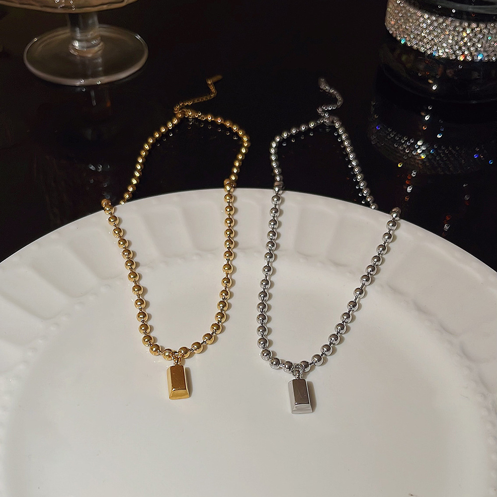 The "Get Rich Quickly" small gold brick necklace does not fade. It is a light luxury titanium steel small gold bar square pendant with a stylish and versatile collarbone chain accessory details Picture