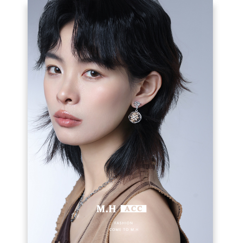 Retro Maillard Snowflake 925 silver needle stud earrings, a light luxury style, a design sense, and niche pearl earrings Specification drawing