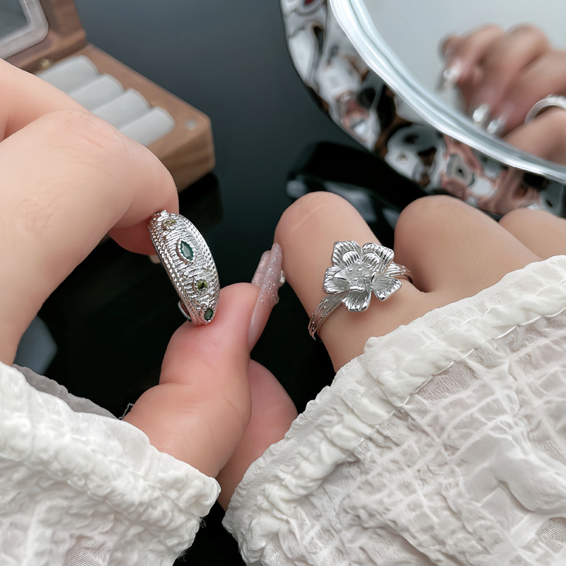 Retro French light luxury imitation colored gemstone brushed fashionable flower opening ring, a simple and elegant food ring for women with a sense of high-end full figure