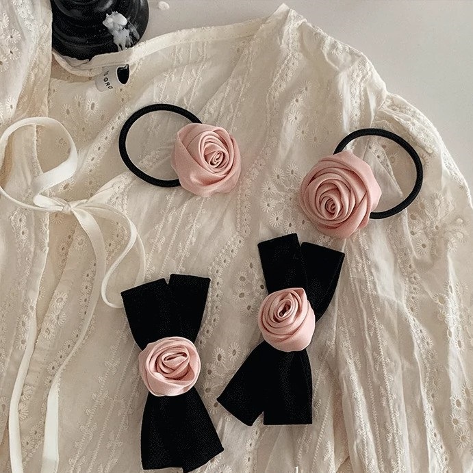 Pink rose bow hair clips exude a sense of feminine sophistication and elegance. Small chanel-style hair bands, hair strings, bangs clips, side clips, and hair accessories details Picture
