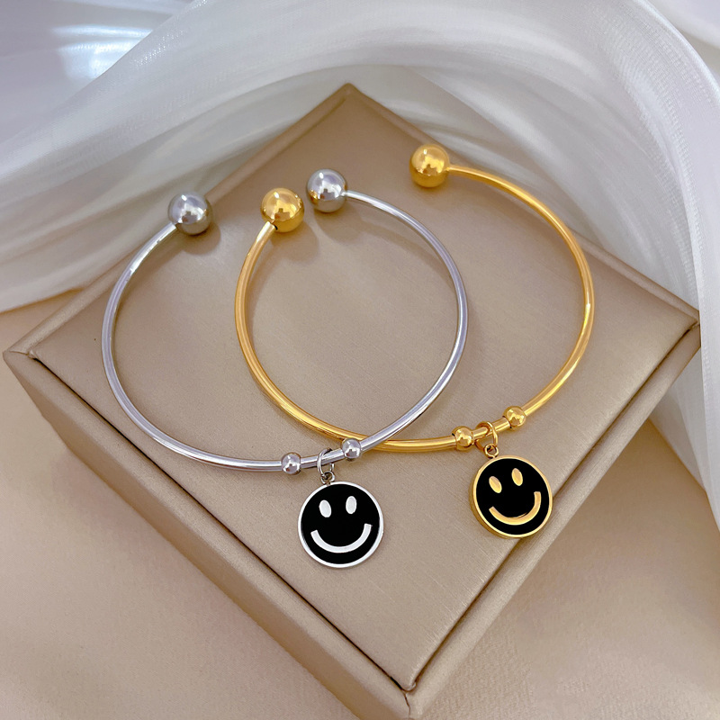 【 All-titanium Steel 】 European and American INS style light luxury titanium steel bracelet, minimalist cross-border mother-of-pearl smiling stainless steel jewelry full figure