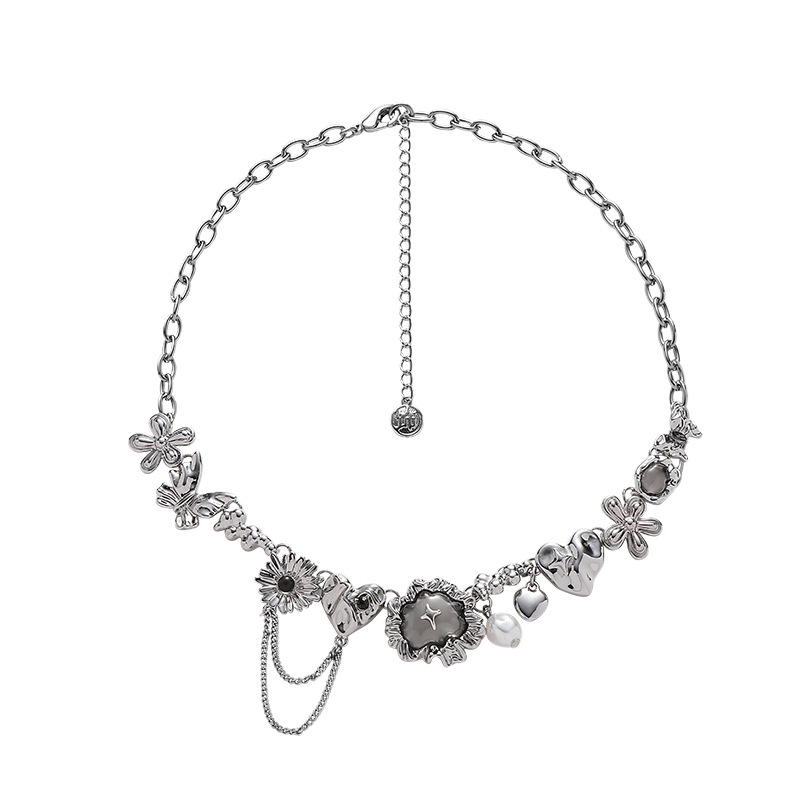 The 2023 new liquid silver flower necklace for women is an irregular, fashionable and unique collarbone chain. It is an exquisite, high-quality and versatile necklace Item Picture