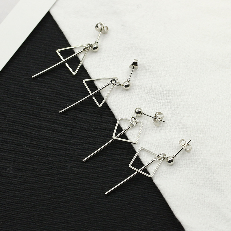 Simple Cos-style earrings, fashionable and versatile geometric triangular earrings, asymmetrical circle stud earrings wholesale Application Scenario