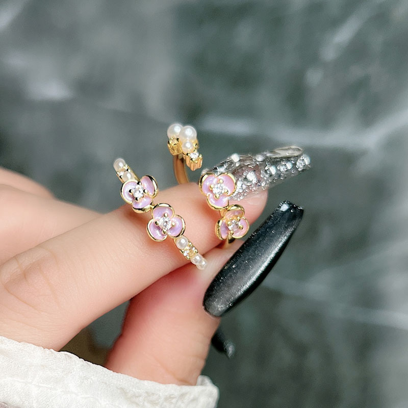 A pinkish-purple enamel flower ring set with female pearls, sweet, cool, versatile and gentle, with a niche design sense of light luxury details Picture