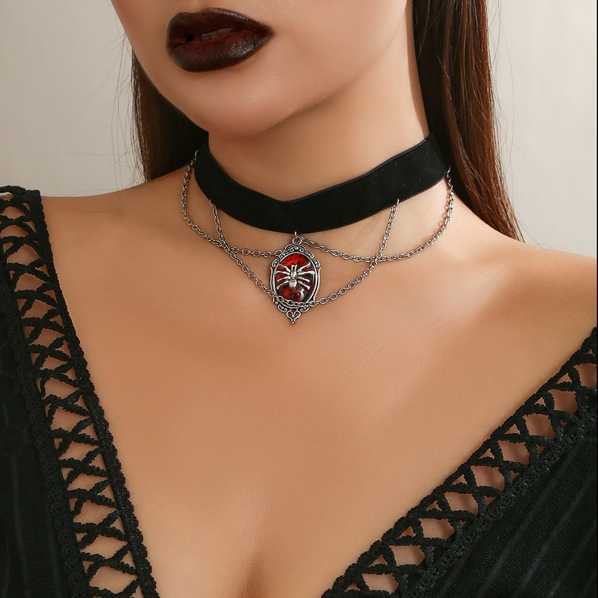 European and American retro neck collar, unique choker short collarbone chain, Gothic dark velvet red spider collar full figure
