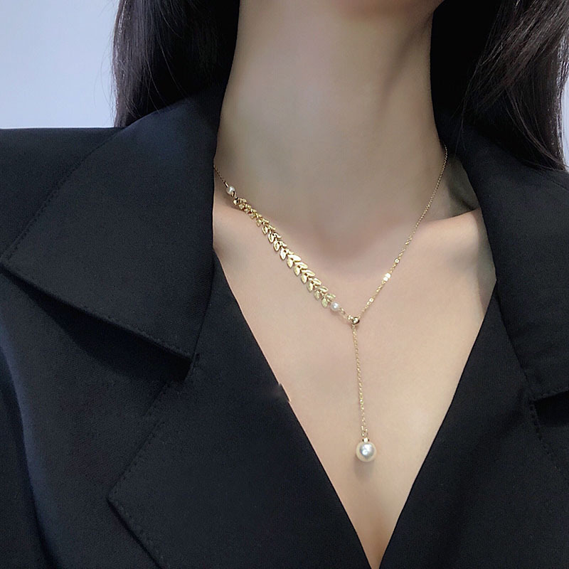 Light luxury and niche wheat ear pearl necklace for women, a new design sense for commuting collarbone chain in 2023, a popular decorative accessory full figure