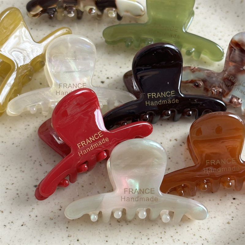French gold label small acetic acid exquisite grabber, cute and youthful semi-tied hair clip, girlish hair clip and hair accessory new style Application Scenario