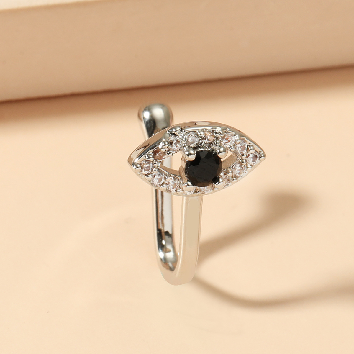 Cross-border new Devil's Eye non-perforated nose clip, European and American fashion micro-inset zircon fake nose ring U-shaped piercing accessory Application Scenario