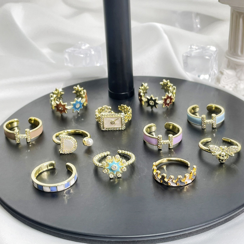 A light luxury and high-end golden layered letter-patterned open-open ring with a feminine niche design and a cold and elegant style details Picture