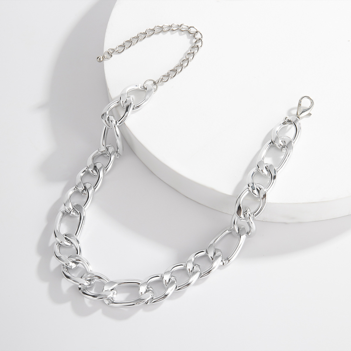 European and American creative accessories, fashionable and simple single-layer trendy women's necklaces, individual and exaggerated aluminum chain necklaces for women details Picture