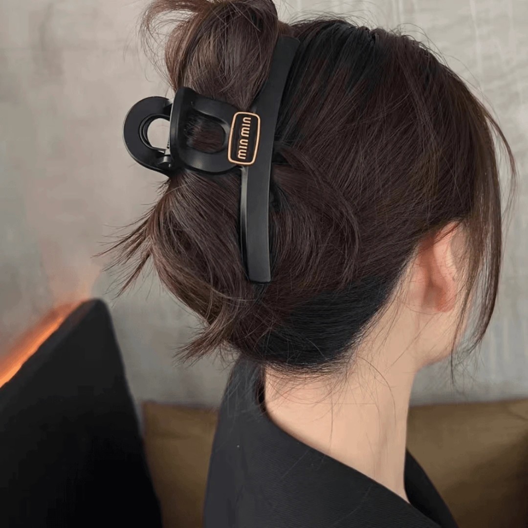 The 2025 new retro black matte gripper, a high-end hairpin at the back of the head, and a stylish shark clip hair accessory Specification drawing
