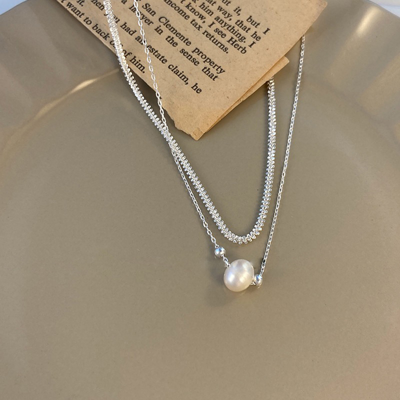 Double-layer pearl necklace for women, with a unique and stylish design, is a niche neckchain and collarbone chain. 2023 new style Application Scenario