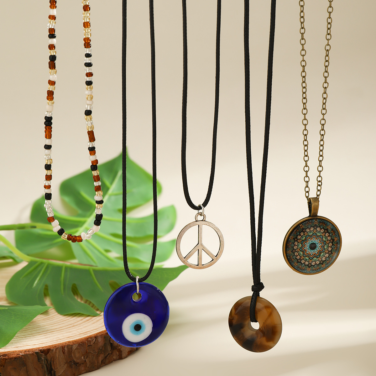 European and American cross-border retro devil blue eye jewelry women 's necklace versatile beaded new Chinese ethnic style necklace Specification drawing