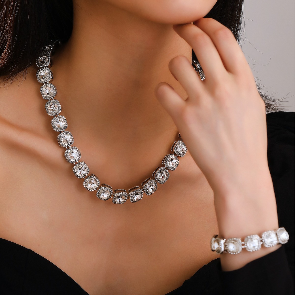 European and American fashion full-diamond jewelry set, luxurious teardrop necklace, stud earrings, earrings, bridal wedding, party and dinner accessories details Picture