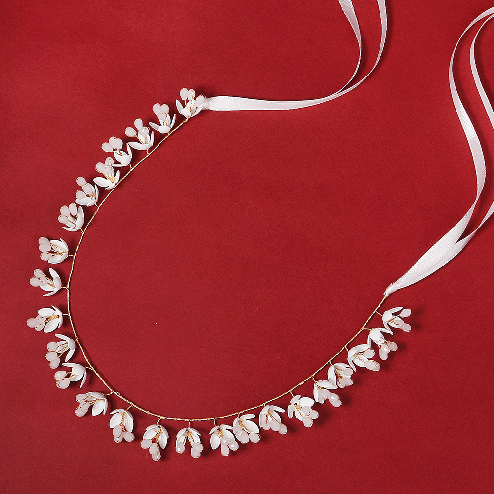 European and American cross-border bride accessories, white flower crystal headband, fashionable ball party headwear, handcrafted accessory headband Application Scenario