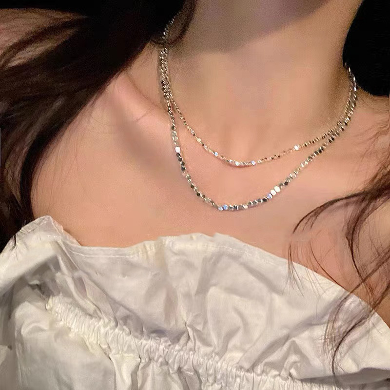 The design sense of the Xiaomi bead square bracelet for women's summer is light luxury and niche. The collarbone chain has a sparkling plain ring necklace full figure