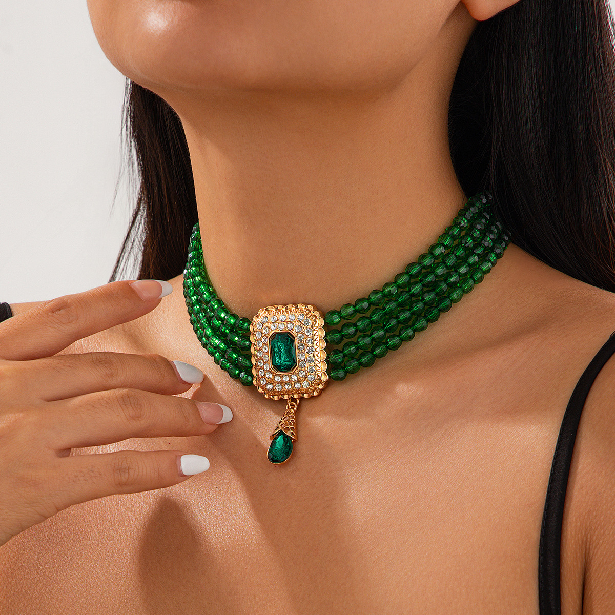 European and American cross-border jewelry, court-style crystal beaded choker necklace, retro square diamond-encrusted gemstone collarbone chain details Picture