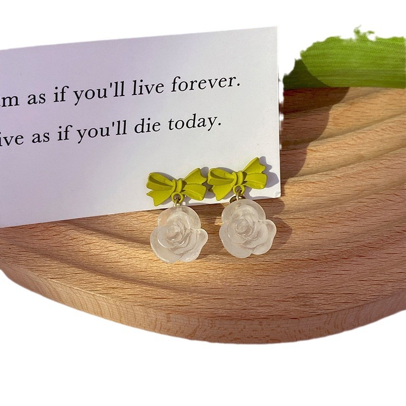 Summer fresh Fruit Green 2025 internet-famous bestseller earrings, niche design sense, floral high-end, sweet and stylish stud earrings Item Picture