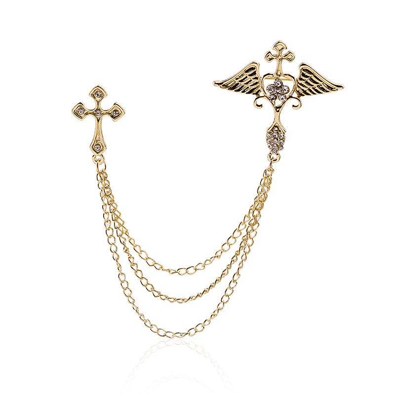 European and American fashion diamond-encrusted angel wing cross deer head brooch, British suit chain tassel brooch Application Scenario