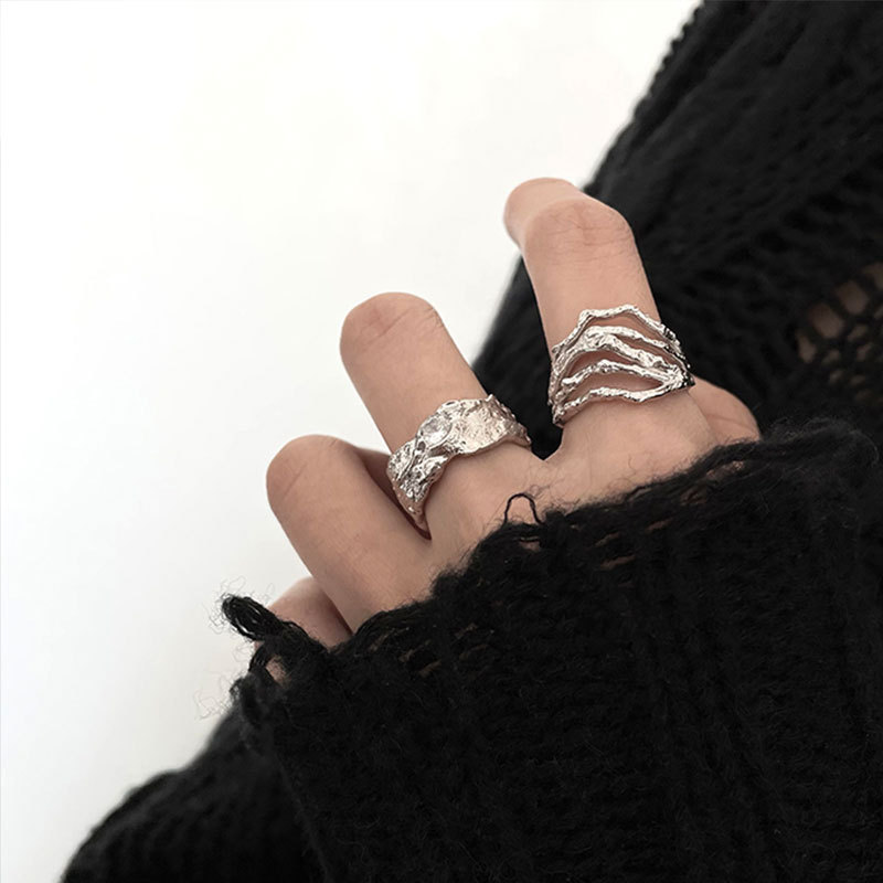 Design a women's niche, irregular-textured, light luxury, and trendy branch ring in an Instagram style with a cold texture and line Specification drawing