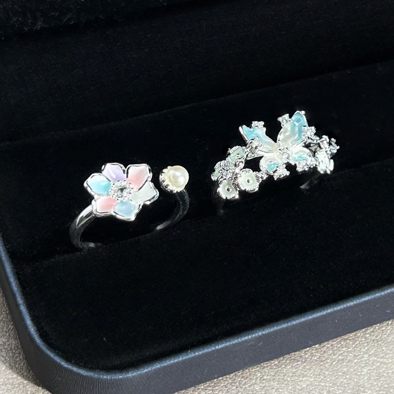 Summer enamel flower open ring with elegant painting style, women's irregular butterfly, fashionable, light luxury and niche design ring Application Scenario
