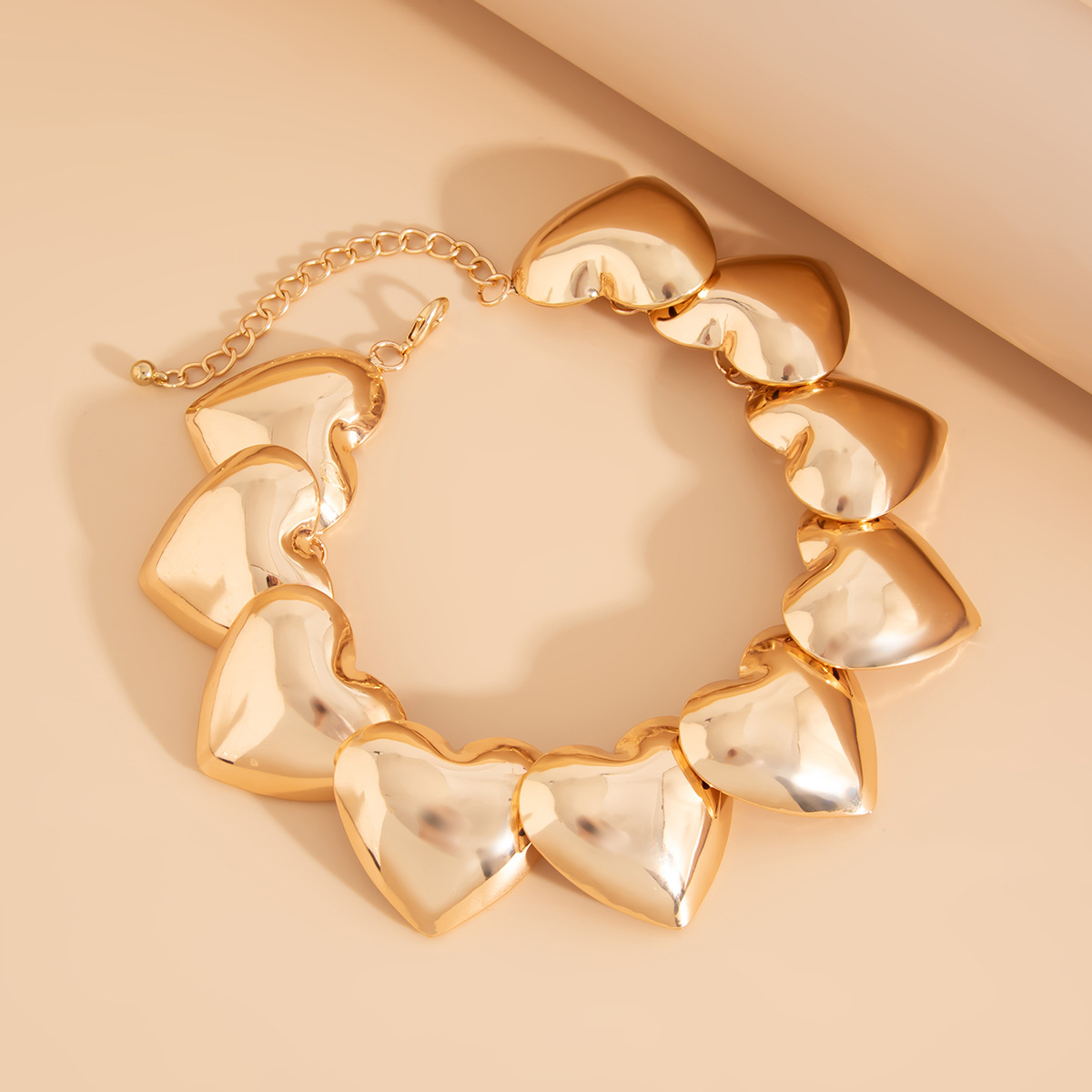 European and American cross-border jewelry: cold and elegant surface heart heart patchwork Necklace punk metal feel Necklace new style Application Scenario