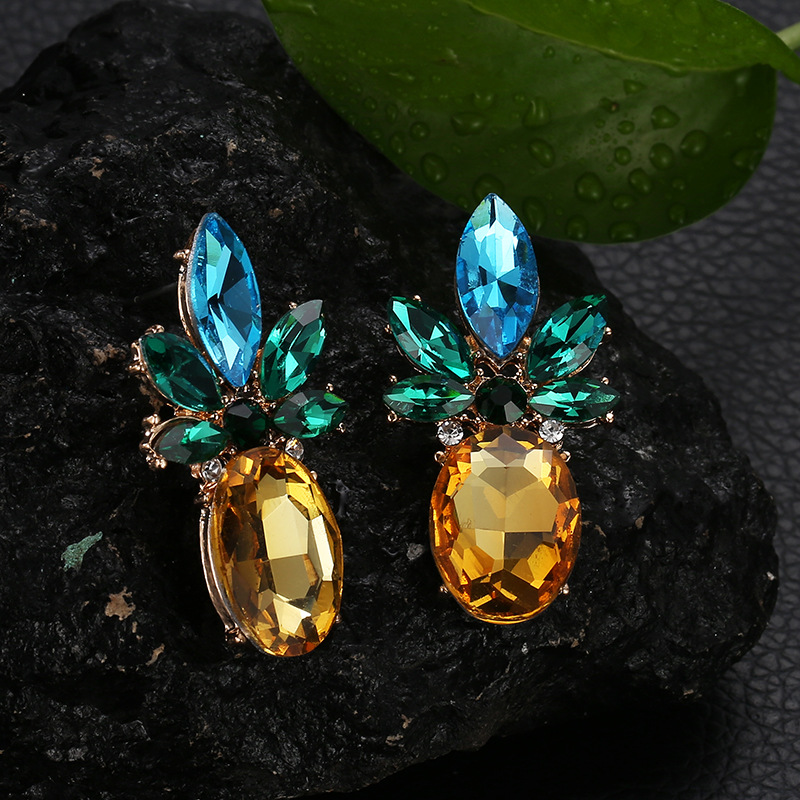 New creative and trendy cross-border accessories: European and American water diamond crystal pineapple stud earrings, personalized fruit earrings details Picture