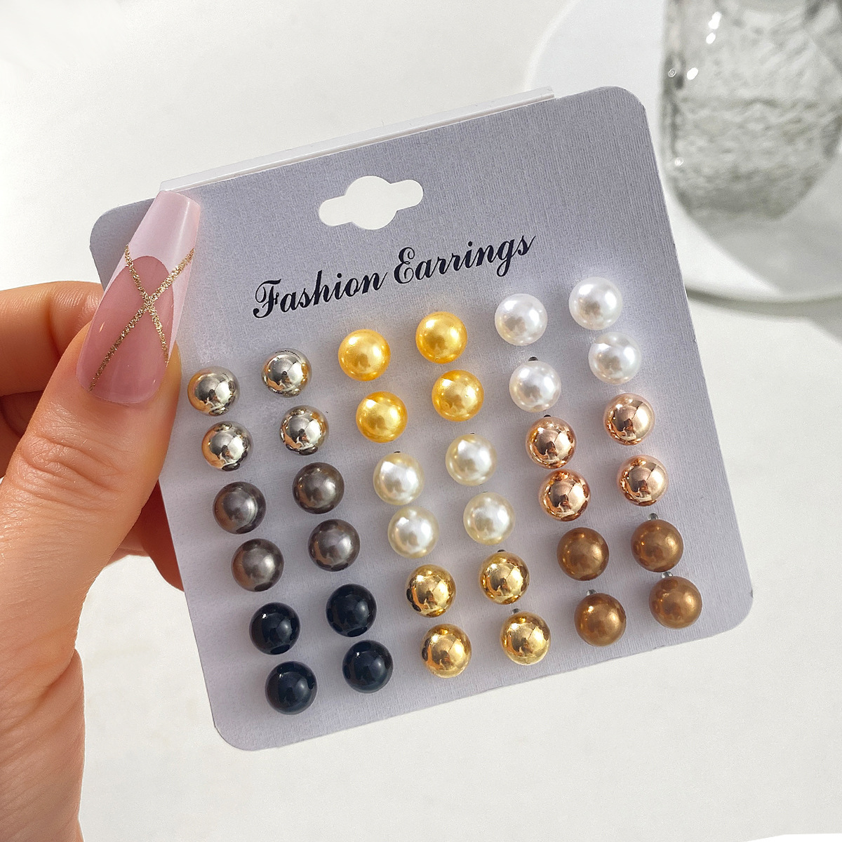 A popular cross-border fashion geometric colored round stud earring set from Europe and America, a simple commuting imitation pearl stud earring set for women, 18 pieces full figure