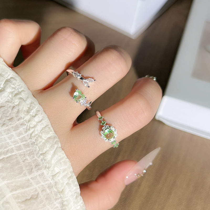 Korean-style silver light green zircon open ring, a niche design for women, exquisitely layered and exuding a sense of high-end luxury full figure