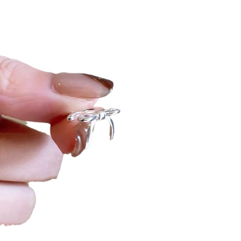 Minimalist bow stud earrings for women's daily commutes, ear bone clips without ear holes, French small and exquisite ear clips Item Picture