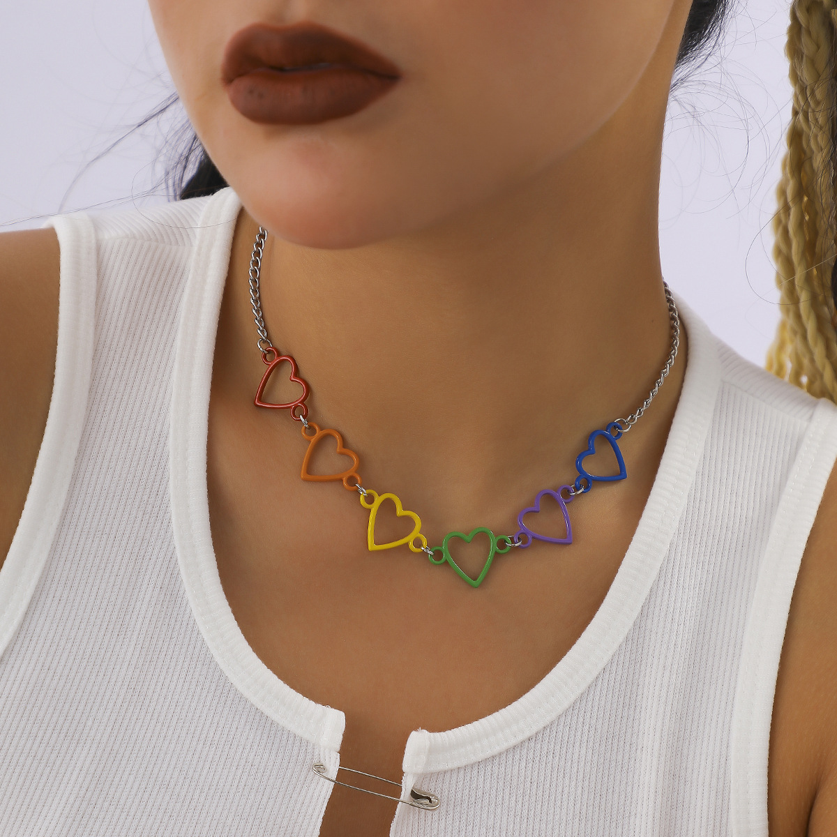 A minimalist, hollowed-out, colorful heart-shaped hip-hop necklace from Europe and America, a niche design imitating pearl and star necklaces details Picture