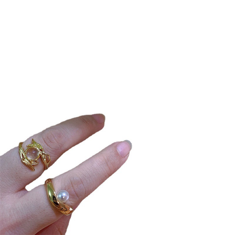 A niche design of a bamboo leaf and bamboo open ring for women, with a light and luxurious Instagram style and a cool yet sophisticated feel. It's a moonstone ring Item Picture