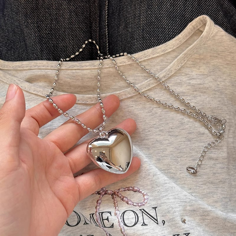 Silver heart-shaped pendant pearl necklace for women, 2025 new style, long, simple, unique and versatile fashion necklace Application Scenario