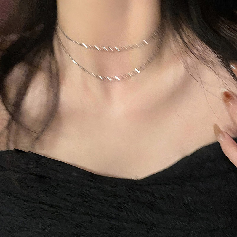 Sparkling double-layer metal necklace for women, summer choker style, elegant neckchain, light luxury and niche collarbone chain details Picture