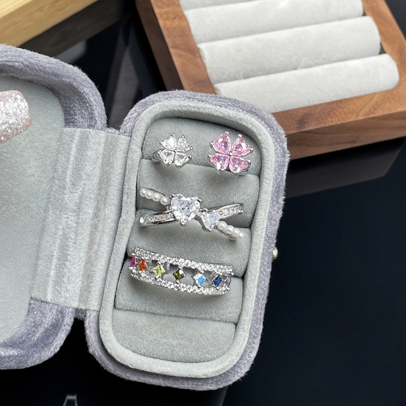 A niche design of a heart-shaped zircon pearl open ring, exuding a feminine and high-end charm. A light, luxurious, sweet and cool ring with flower pink diamonds full figure