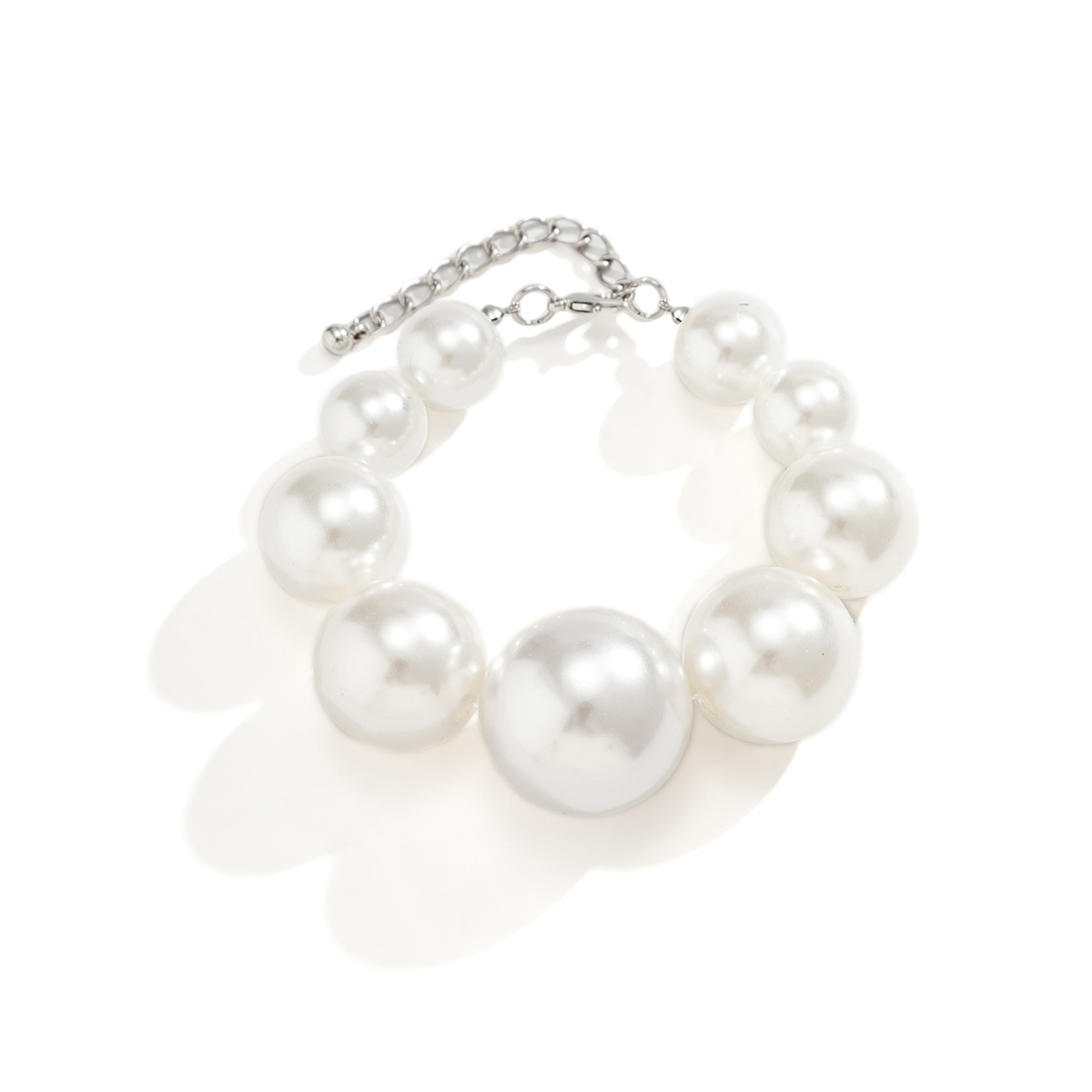 European and American cross-border jewelry, cold style retro beaded chain necklace, ethnic imitation pearl niche design necklace Item Picture