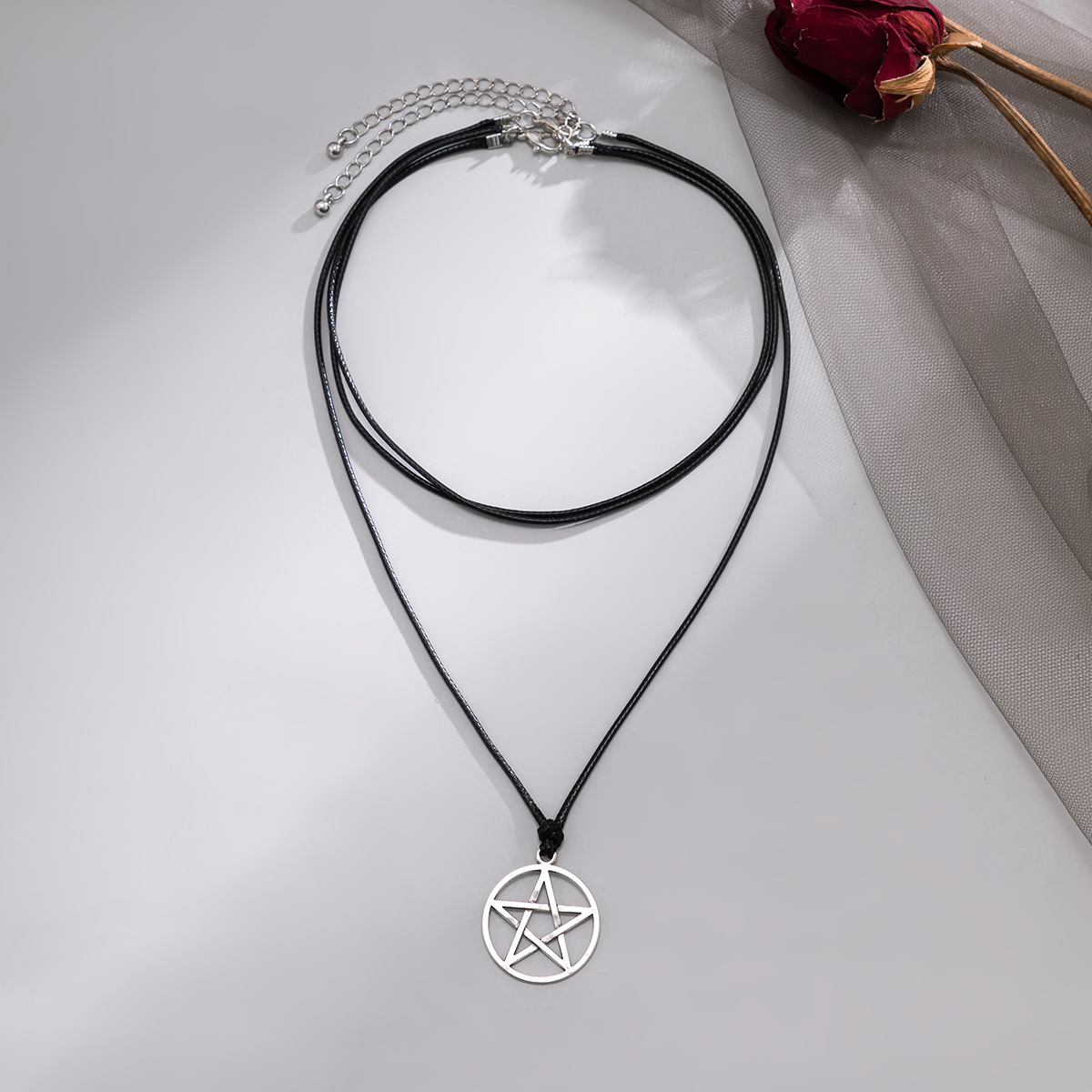 European and American cross-border jewelry, sweet and cool, spicy and cold style, five-pointed star pendant necklace, hip-hop punk cross necklace Specification drawing