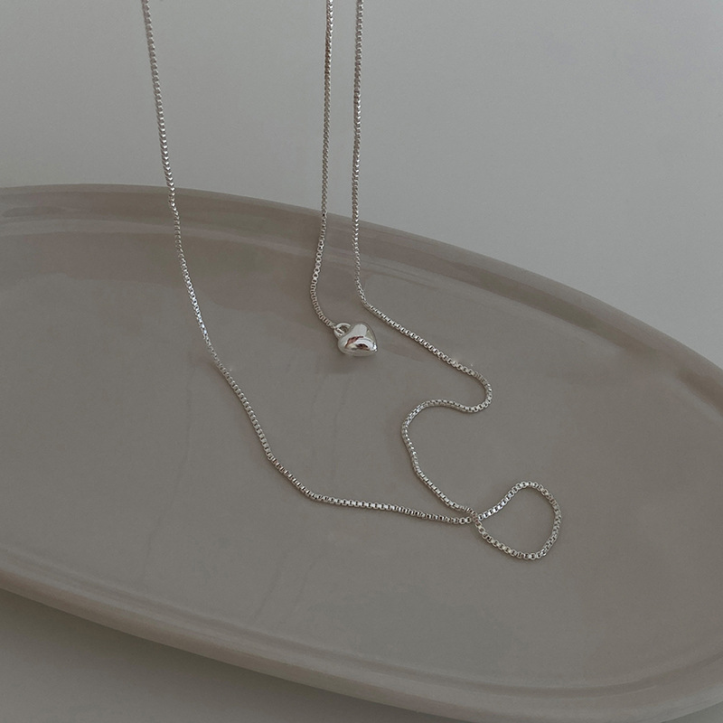 Minimalist heart-shaped tassel necklace for women, a simple and cold style accessory, a long and elegant heart-shaped accessory for autumn and winter details Picture