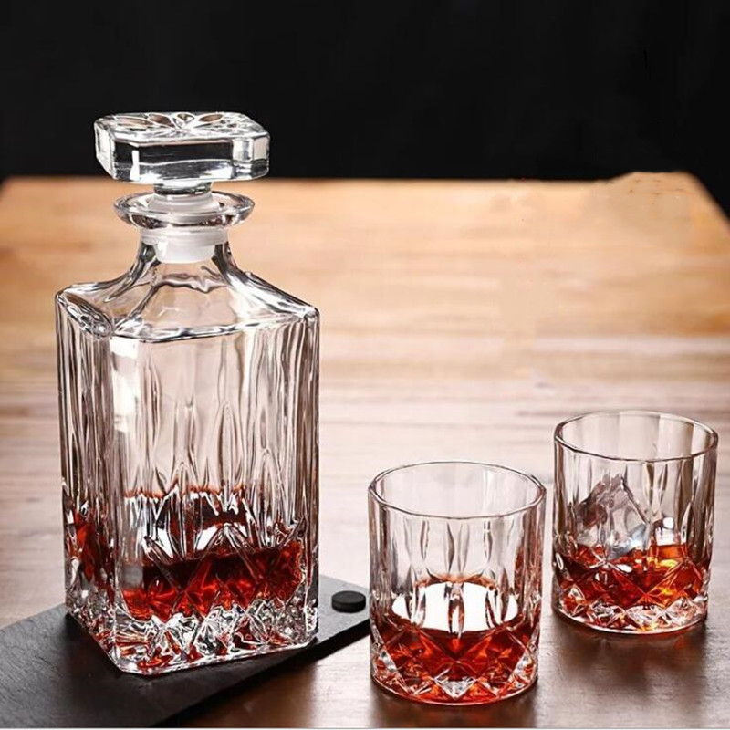 Factory wholesale European-style XO decanter wine glass set, red wine transparent crystal glass diamond square empty wine bottle Application Scenario