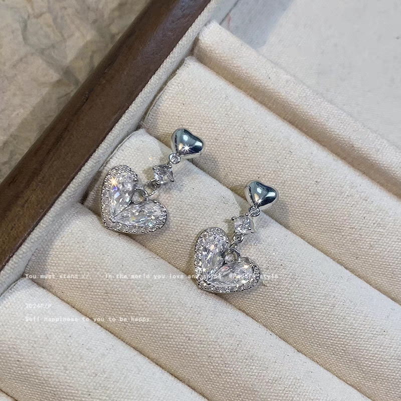 "Heart full of waves!" Zirconium heart-shaped tassel earrings for women, a unique and high-end look, sweet stud earrings, and versatile and elegant earrings Specification drawing