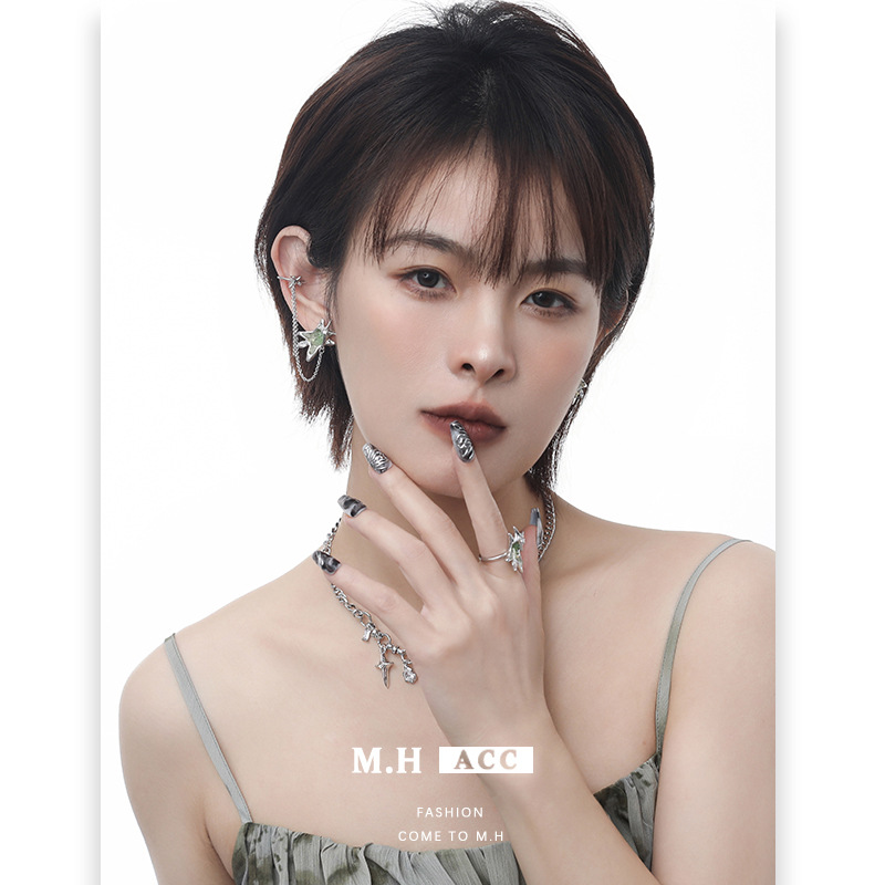 Original design green four-pointed star gradient earrings, a niche and high-end feel, fresh earrings, fashionable and light luxury earrings wholesale Specification drawing