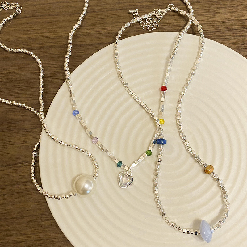 A few pieces of broken silver necklace for women, 2023 new style geometric irregular spliced heart-shaped collarbone chain, a popular neckchain accessory Application Scenario