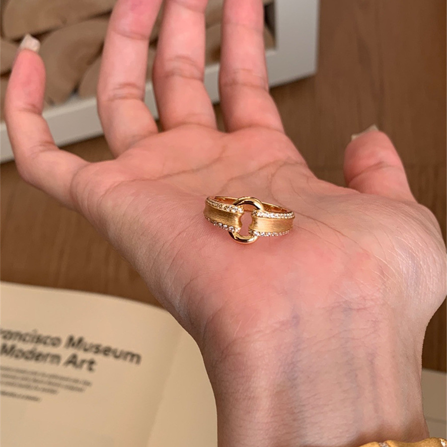 A mid-style brushed lock intaglio ring for women, with a light luxury, exquisite and niche design, exuding a unique sense of sophistication. A new open-top ring details Picture