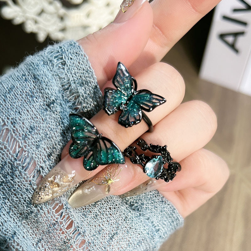 European and American pure desire style dark cocoon butterfly gradient individual cool and trendy ring, gender-neutral style niche fashion ring for women details Picture