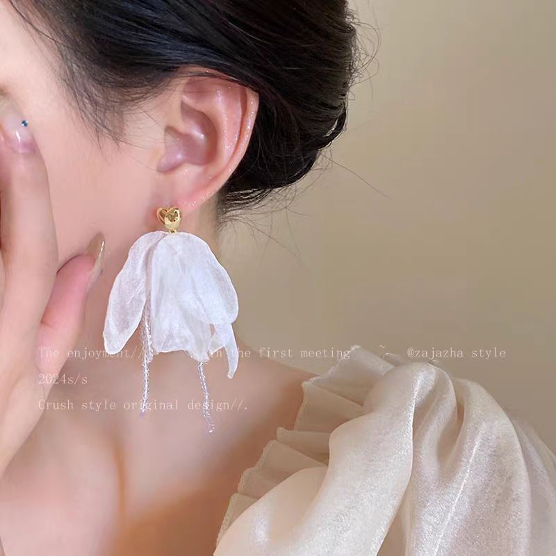 Mint Mambo flower tassel earrings for girls' early spring 2025 new bestsellers, design sense resort-style stud earrings Item Picture