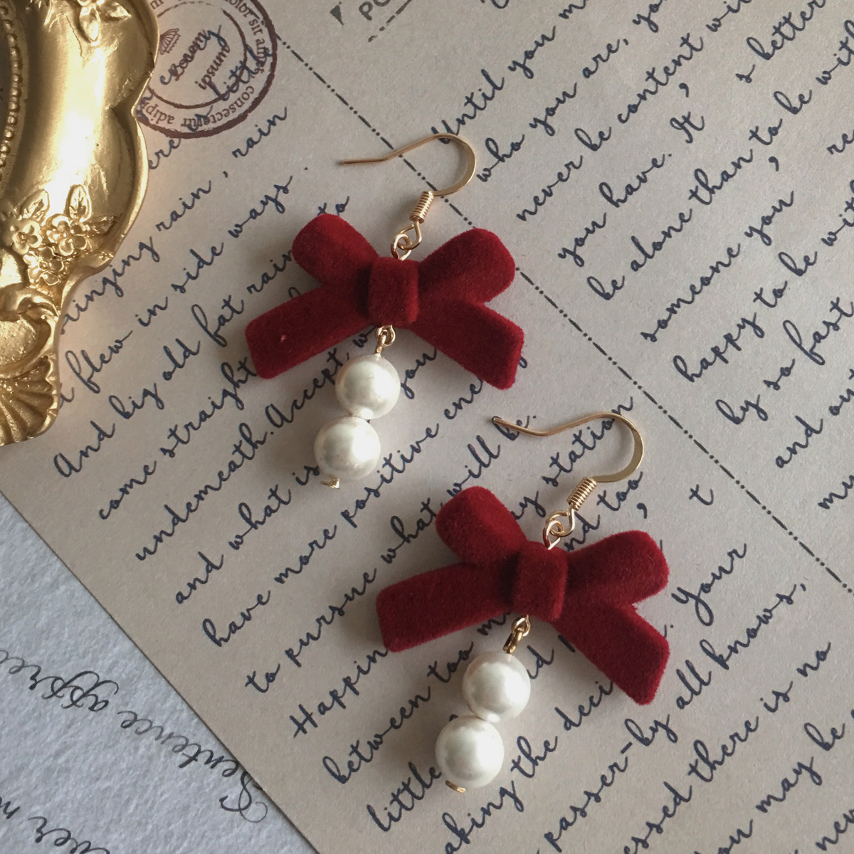 French retro Hong Kong-style wine red velvet bow earrings, New Year red girlish heart earrings, ear clips, autumn and winter girls full figure